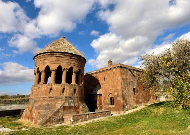 Ahlat’taki tarihi yapılar karekod ile tanıtılacak