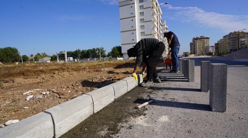 Altınşehir Mahallesinde kaldırım &ccedil;alışmalarına başlanıldı