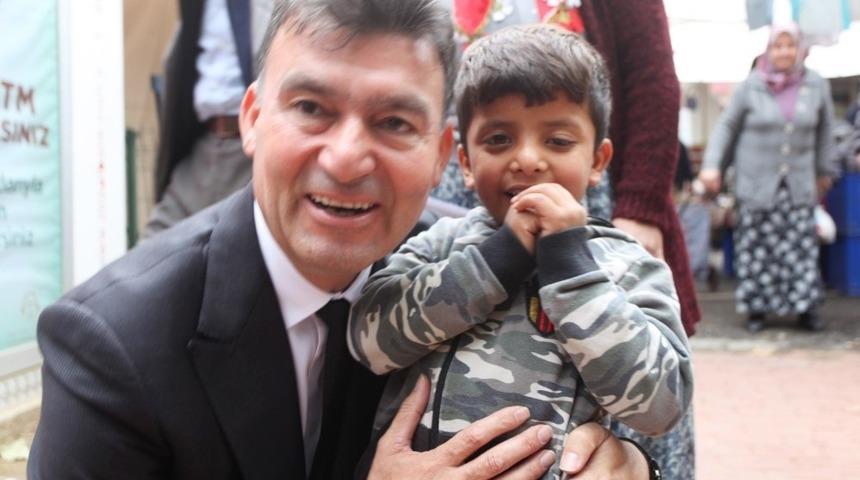 MHP adayı &Uuml;mmet Akın&rsquo;dan Ko&ccedil;arlı&rsquo;ya kapalı pazar yeri s&ouml;z&uuml;