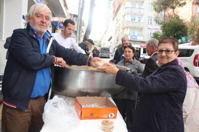 Esnaftan Kandil helvası ikramı