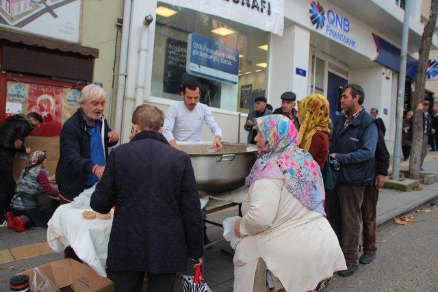 Esnaftan Kandil helvası ikramı