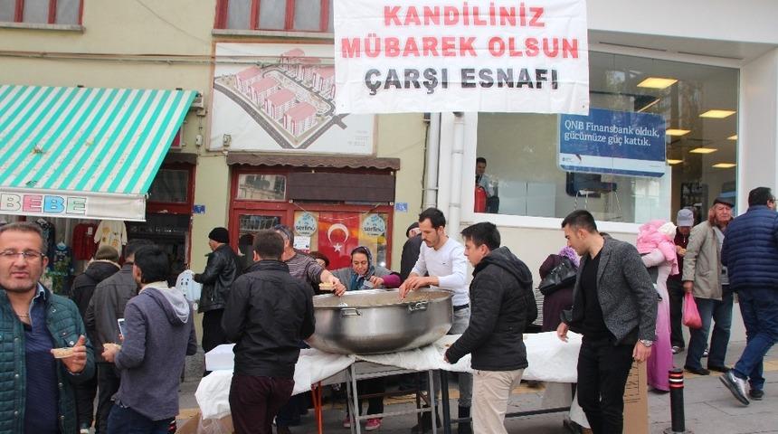 Esnaftan Kandil helvası ikramı