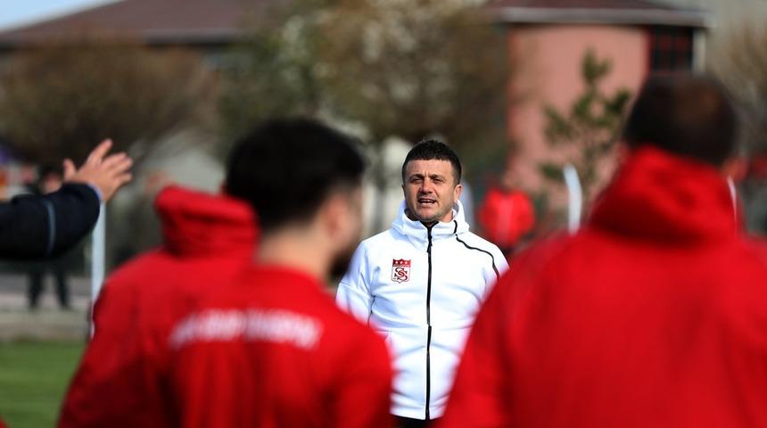 Demir Grup Sivasspor'un yeni teknik direkt&ouml;r&uuml; Hakan Keleş oldu