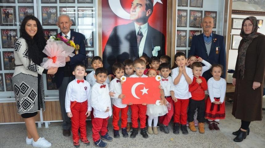 Minikler gaziler derneğinde