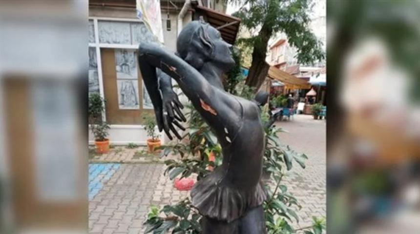 Sözün bittiği yer! Türkiye'nin ilk balerininin heykeline tecavüz girişimi