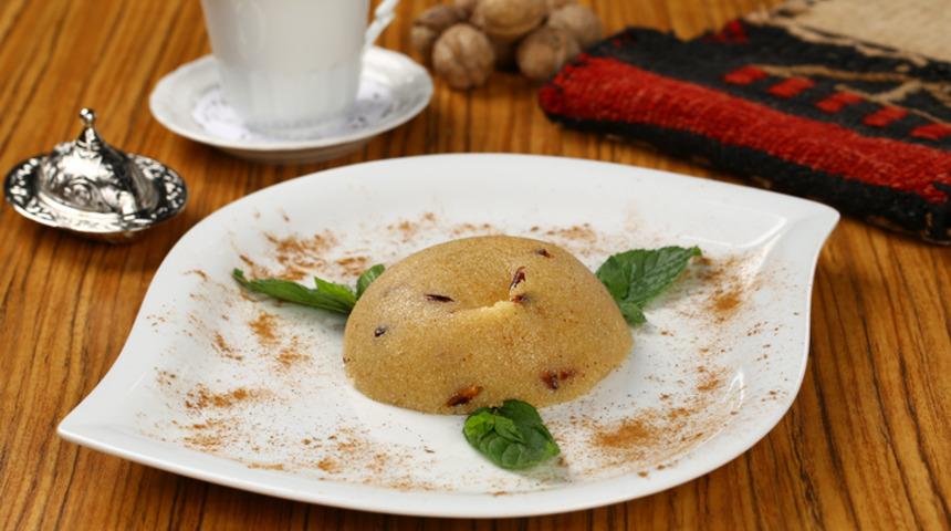 İkisi bir arada: Sütsüz ve sütlü irmik helvası nasıl yapılır?