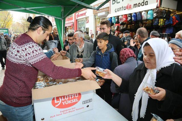 Odunpazarı Belediyesi 14 bin kandil simidi dağıttı