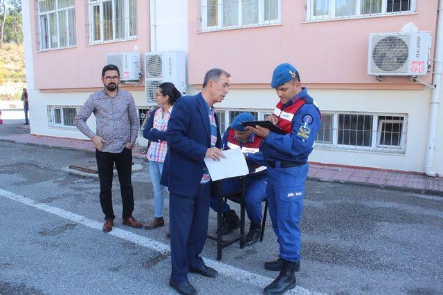 Manavgat’ta denetlenen 25 servis aracından 7’sine ceza uygulandı