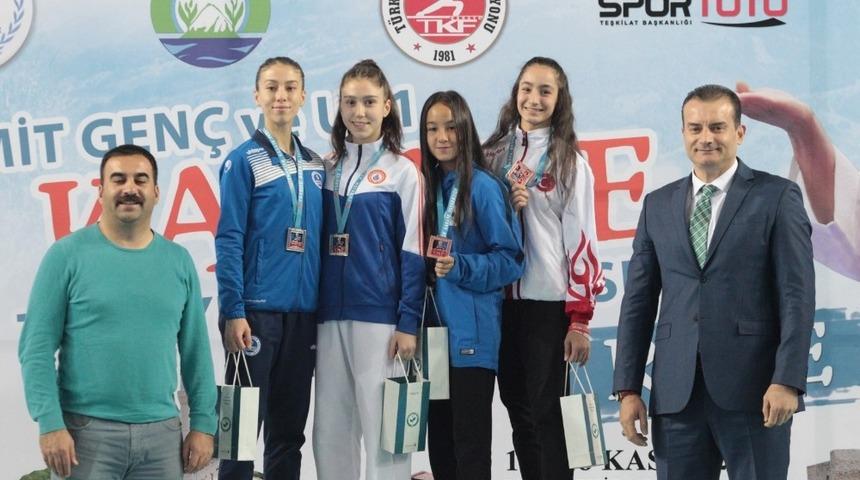 Diyarbakırlı şampiyon karateciler madalyalarını aldı