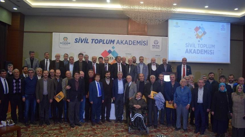 STK Akademisi &ouml;ğrencileri sertifikalarını t&ouml;renle aldı