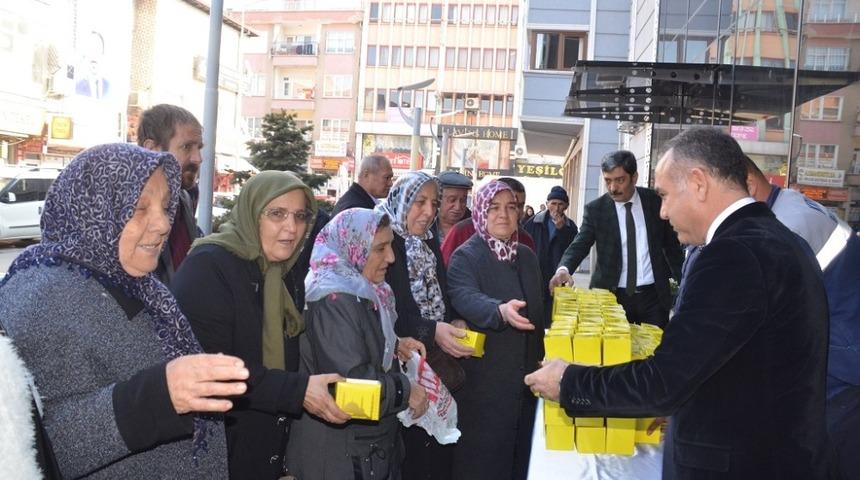 Kırıkkale Belediyesi kandil simidi dağıttı