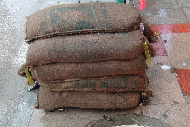 Bandırma'da, sele karşı kum torbalı önlem