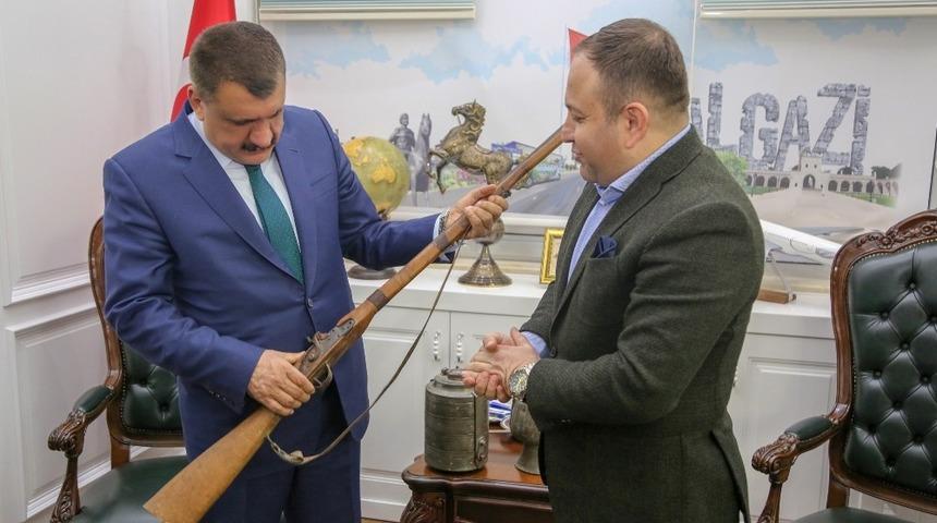 Ata yadig&acirc;rı eserlerin kent m&uuml;zesine bağışları devam ediyor