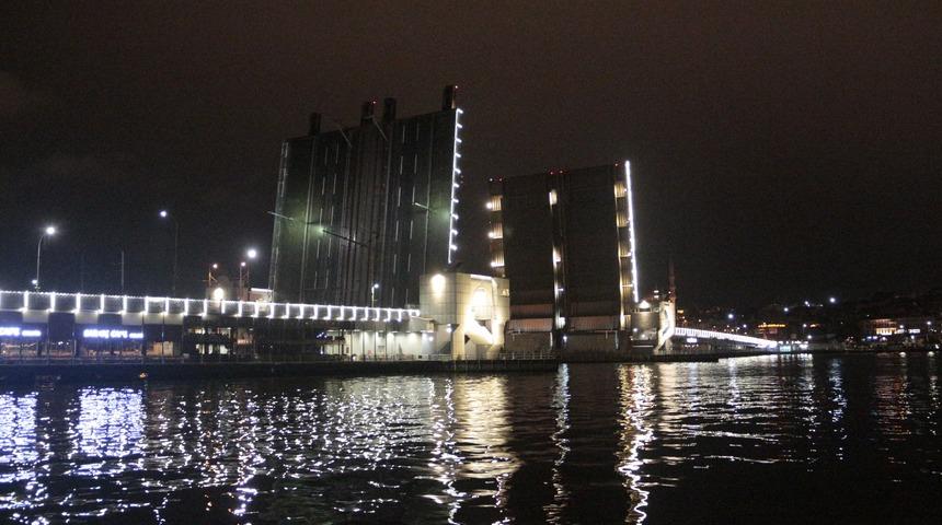 Unkapanı, Galata ve Haliç Metro köprüsü deniz trafiğine açıldı