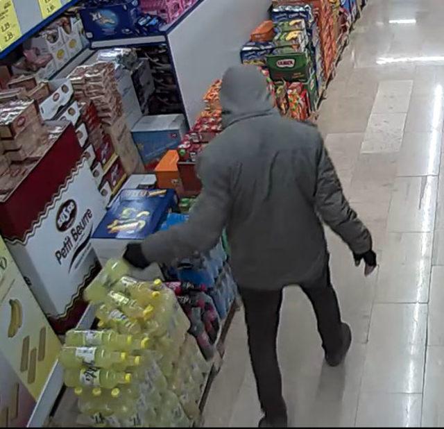 Çikolatayla kasa açtıran gaspçıyı, dokunduğu cip ve limonata ele verdi