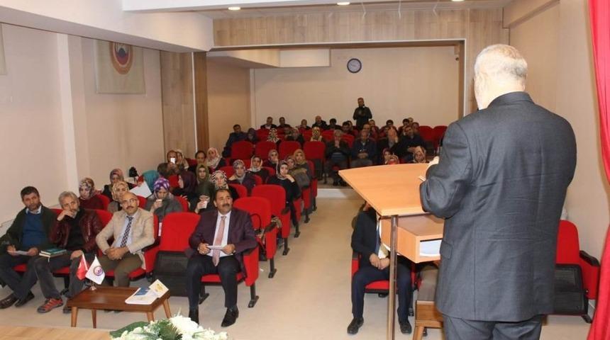 Gen&ccedil;lere "Peygamberimizin Eğitim-&Ouml;ğretim Anlayışı" konulu konferans verildi