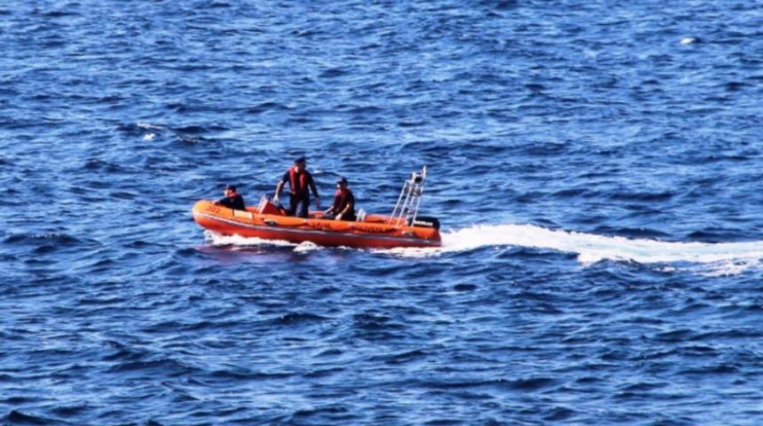 Bodrum'da g&ouml;&ccedil;men teknesi battı! 1 kişi &ouml;ld&uuml;, 10 kişi kurtarıldı