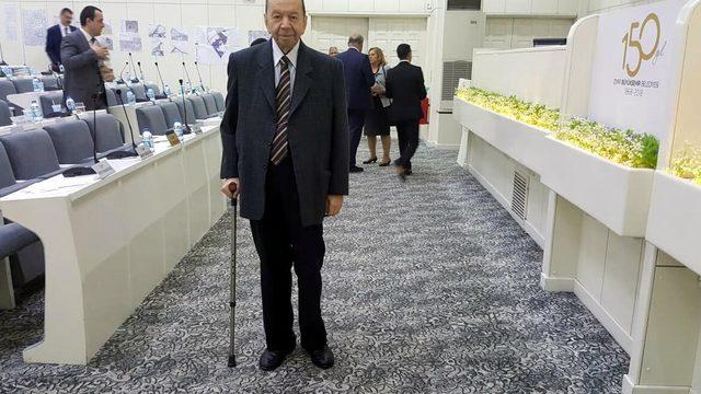 83 yaşındaki eski devlet bakanı, bir kez daha meclis üyesi aday adayı