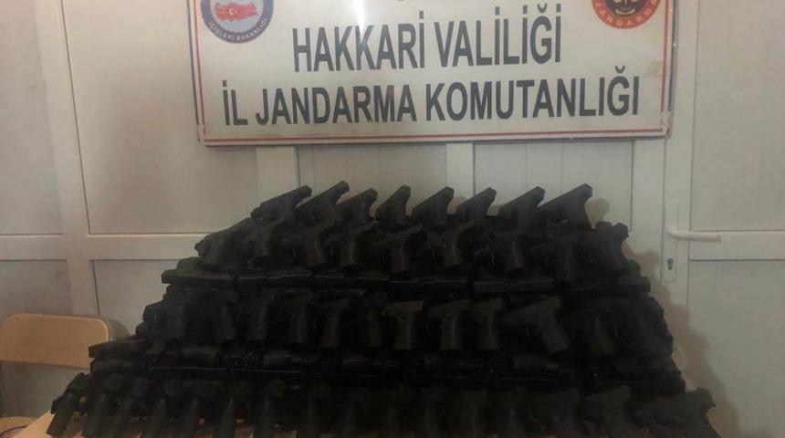 Hakkari&rsquo;de 339 adet kurusıkı tabanca ele ge&ccedil;irildi