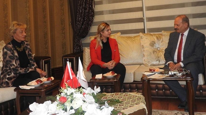 AK Parti Van B&uuml;y&uuml;kşehir Belediye Başkan Aday Adayı Ateş&rsquo;ten Birlik Vakfına ziyaret