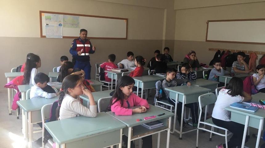 Yenice Jandarmadan &ouml;ğrencilere trafik eğitimi