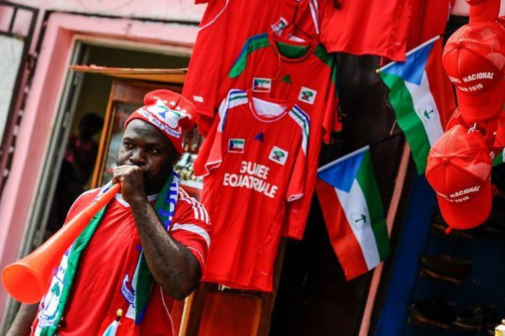 O ülkede sokakta sakız çiğnemek yasak G1