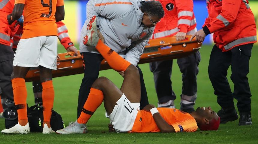 Almanya - Hollanda maçında sakatlanan Ryan Babel, sahalardan 3 hafta uzak kalacak