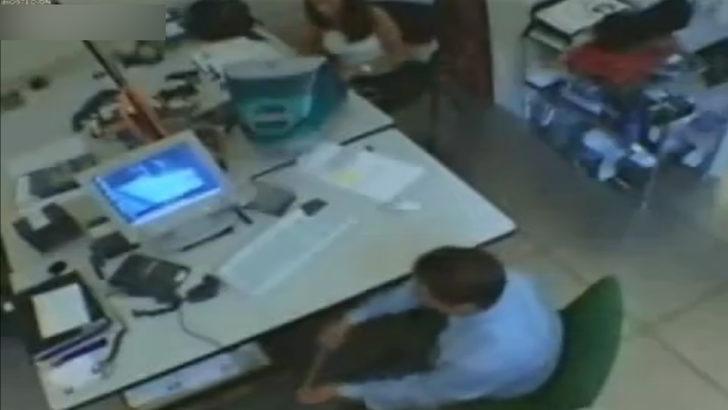 Yanındaki kadının etek altı görüntülerini çekmeye çalışınca... G1