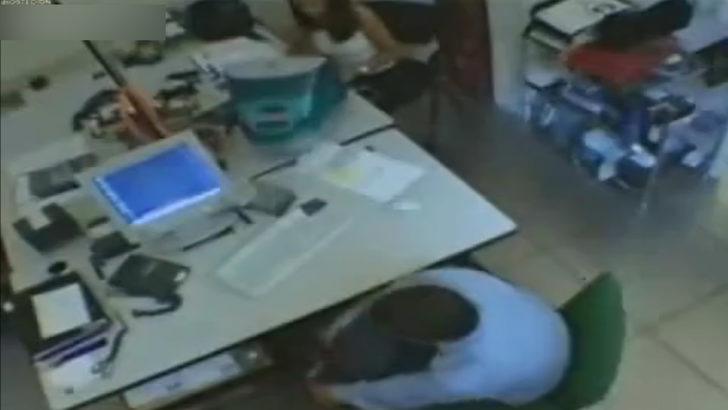 Yanındaki kadının etek altı görüntülerini çekmeye çalışınca... G4