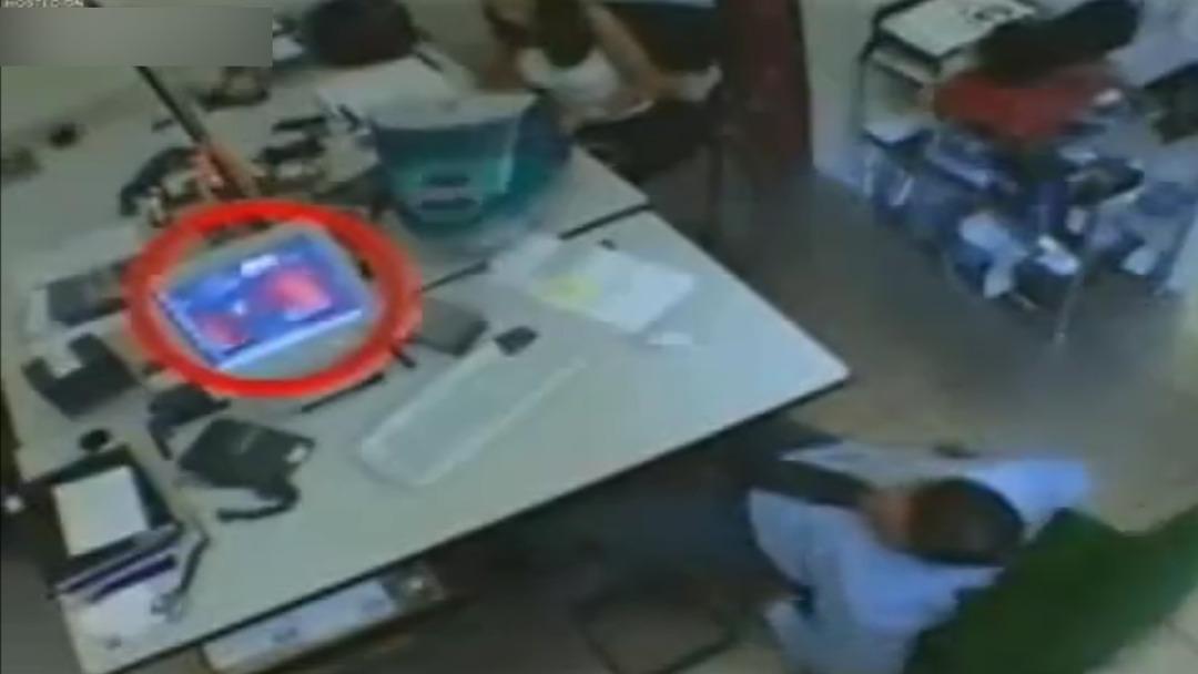 Yanındaki kadının etek altı g&ouml;r&uuml;nt&uuml;lerini &ccedil;ekmeye &ccedil;alışınca...