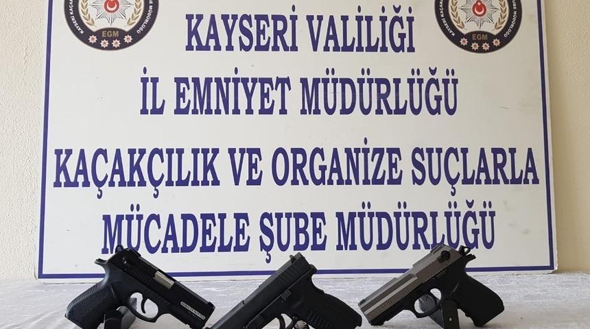 Kayseri&rsquo;de silah ticareti yapan şahıslara operasyon: 2 g&ouml;zaltı