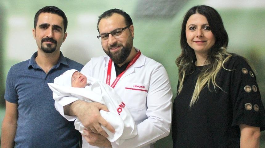 Doğduğu g&uuml;n yapılan ameliyatla yaşama tutundu