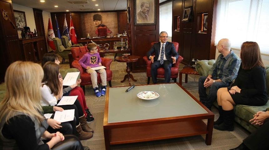 En &ccedil;ok atık pili &lsquo;minikler&rsquo; topladı