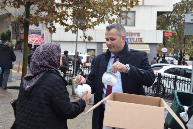 Mevlid Kandili’nde 2 bin kutu kandil simidi dağıtıldı