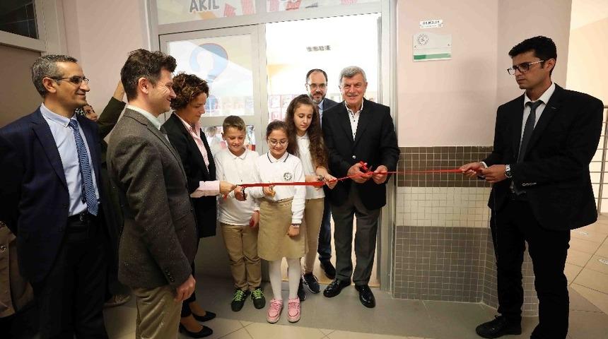 Başkan Karaosmanoğlu, "Eğitimsiz bir toplumun gelişmesi m&uuml;mk&uuml;n değildir"