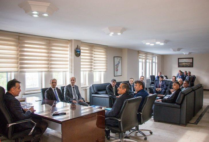 Vali Çağatay, belediye makamına geçti G3