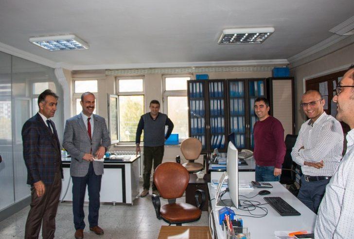 Vali Çağatay, belediye makamına geçti G4