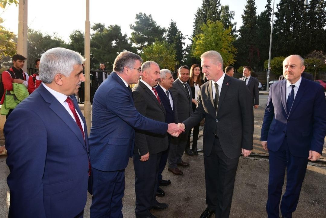 Vali G&uuml;l&rsquo;den kurum ziyaretleri