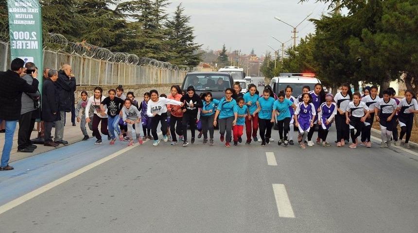 Akşehir&rsquo;de Zekai Baloğlu atletizm yarışması d&uuml;zenlendi
