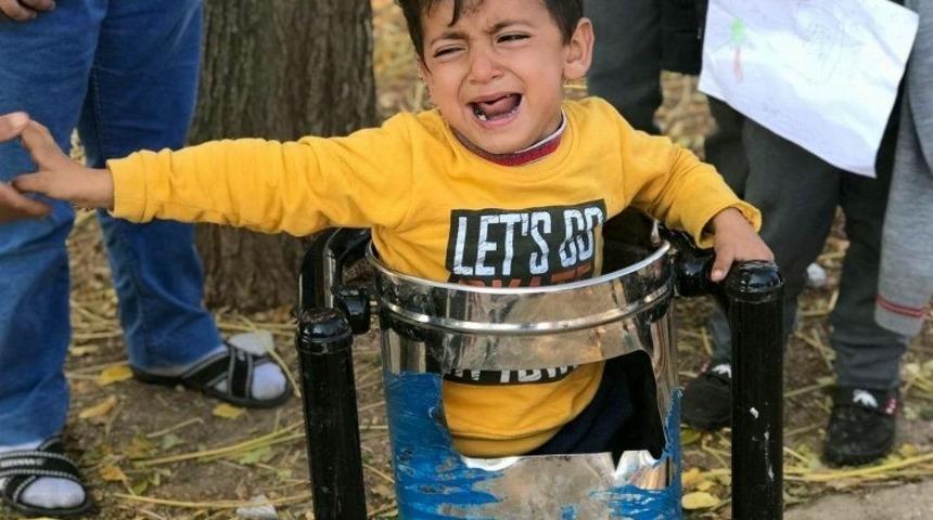 &Ccedil;&ouml;p kutusuna &ccedil;ıkan &ccedil;ocuk kurtarıldı