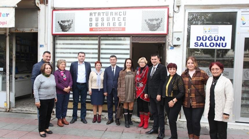 &Uuml;mmet Akın; &ldquo;Kuşadası&rsquo;ndaki turizm her il&ccedil;emizi kalkındıracak&rdquo;