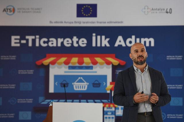 Perakende satış hacmi azalırken, online ticaret arttı