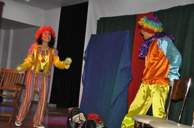 Arguvan’da tiyatro gösterimine çocuklardan büyük ilgi