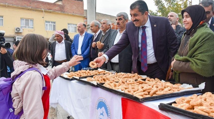 Ceylanpınar&rsquo;da vatandaşlara kandil simidi ikramı