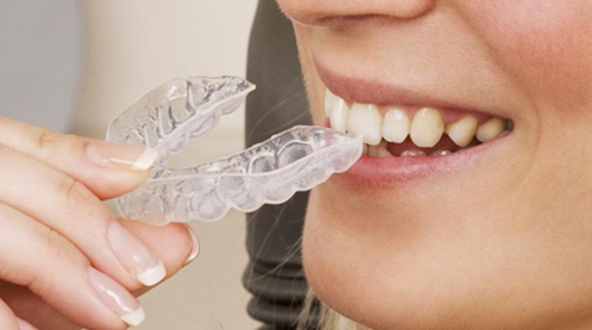 Çene eklemi bozukluğu tedavisi nasıl olur? Çene eklemi bozukluğu belirtileri nelerdir? Eklem splinti ne kadar süreyle kullanılmaktadır?