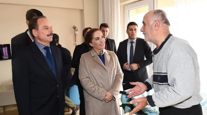 Vali Kocabıyık huzurevi sakinleriyle buluştu