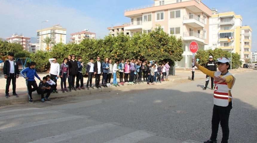 Öğrencilere uygulamalı eğitim verildi