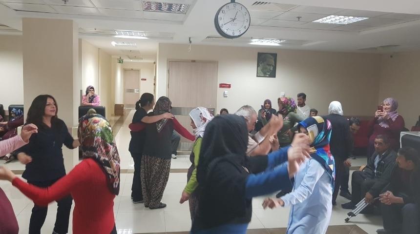 Diyaliz hastaları i&ccedil;in eğlence d&uuml;zenlendi