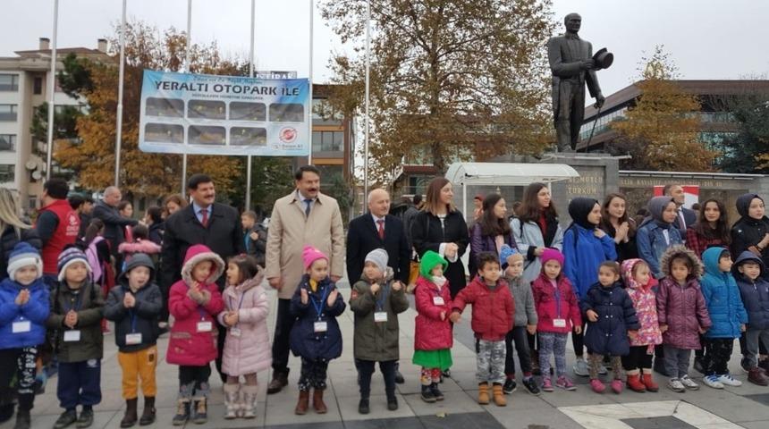 &Ccedil;ocuklar dilek tuttu fener u&ccedil;urdu
