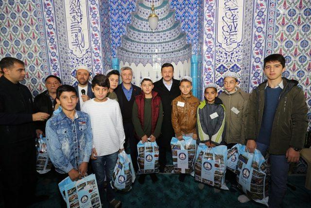 Şahinbey Belediyesi camiye giden çocukları ödüllendiriyor